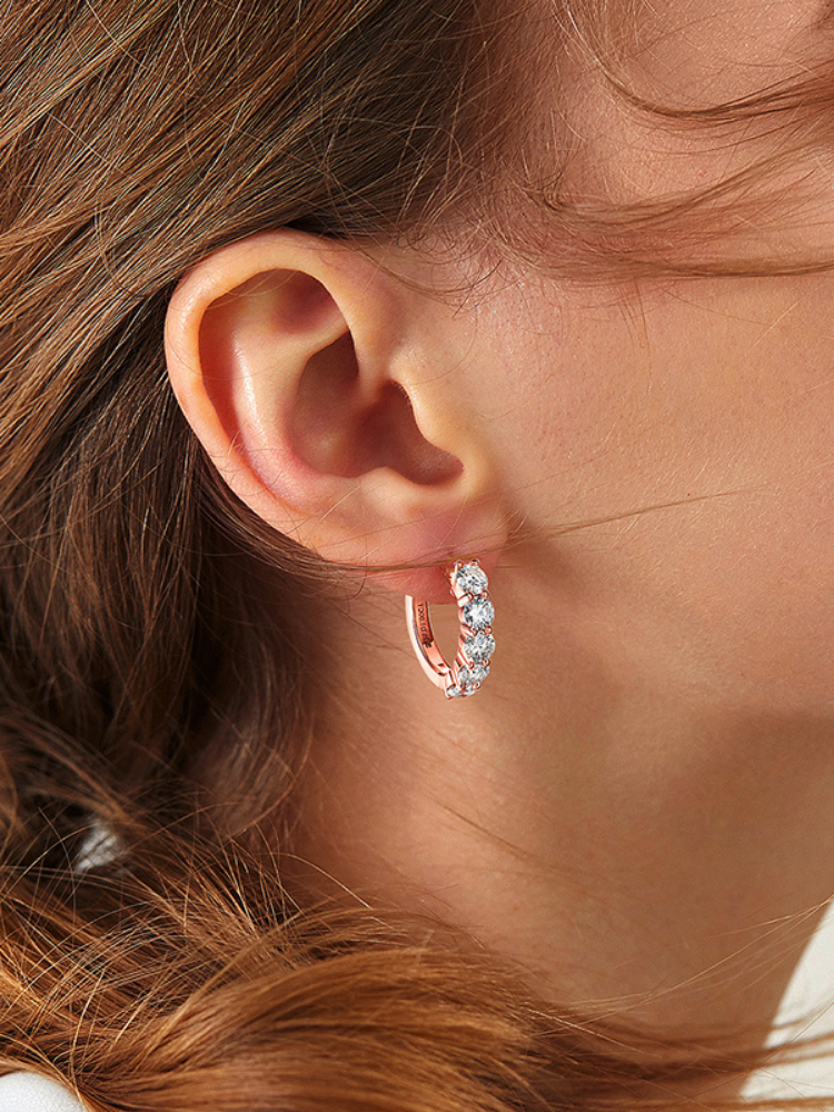 Aurora – Sparkling Moissanite Hoop Earrings